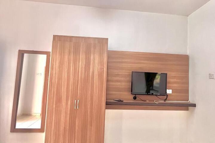 Room 8 of 9