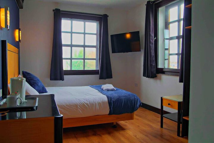 Room 13 of 23