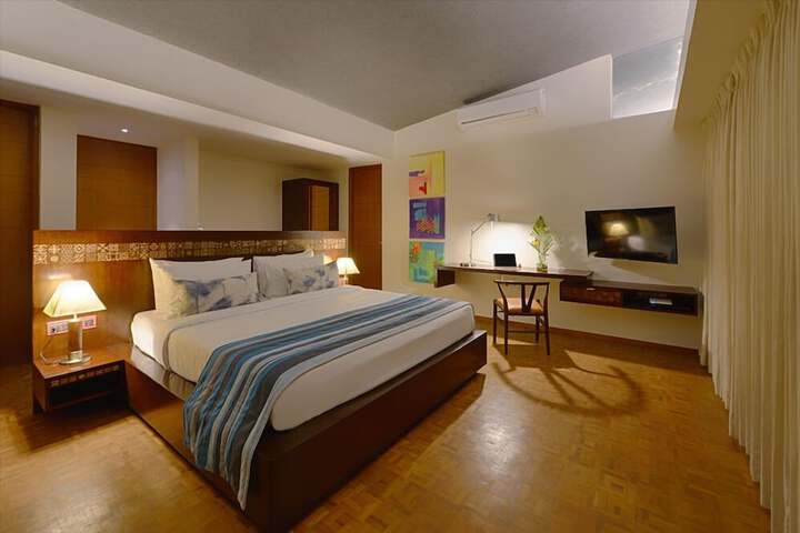 Room 5 of 32