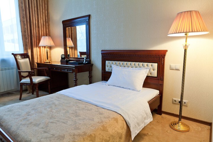 Room 10 of 38