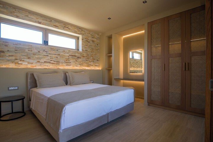 Room 15 of 312