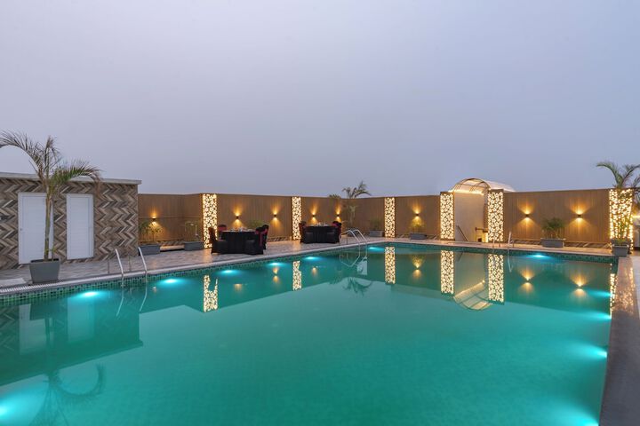 Pool 16 of 21