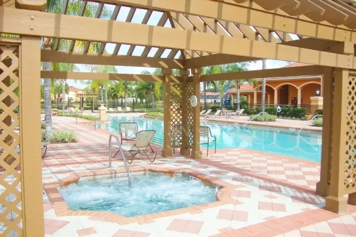 Pool 14 of 22