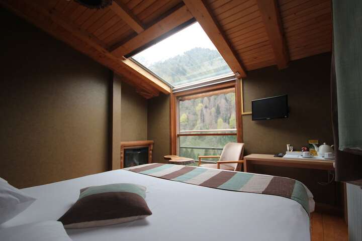 Room 12 of 35