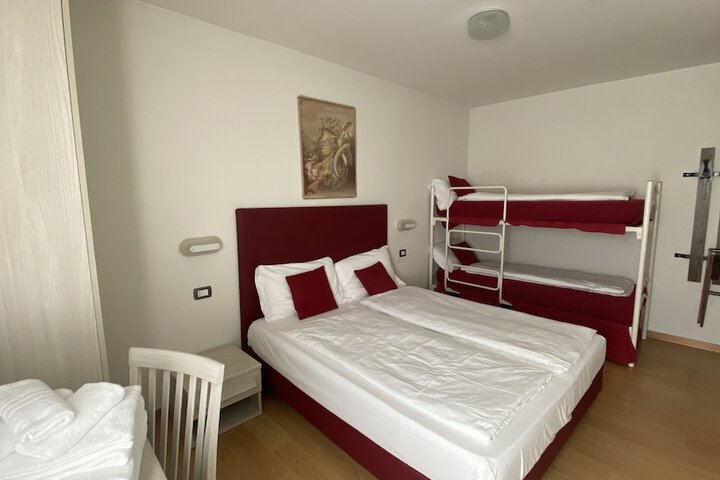 Room 29 of 148