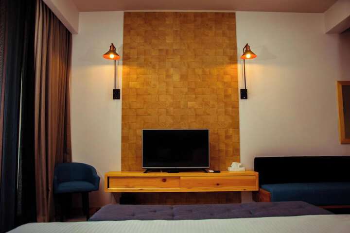 Room 16 of 36