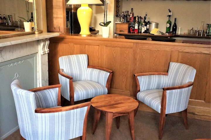 Lounge 31 of 36