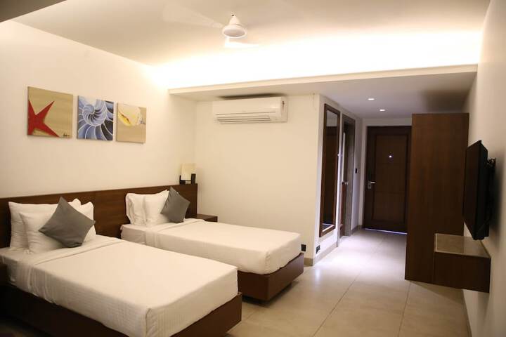 Room 16 of 40