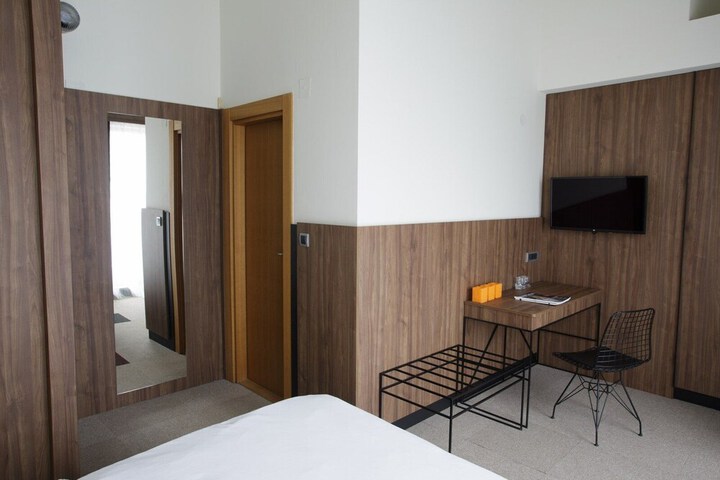 Room 12 of 62
