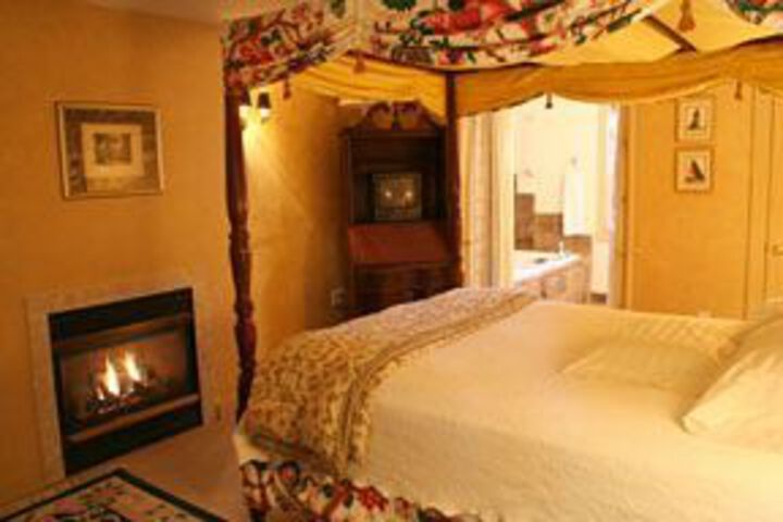 Room 8 of 18