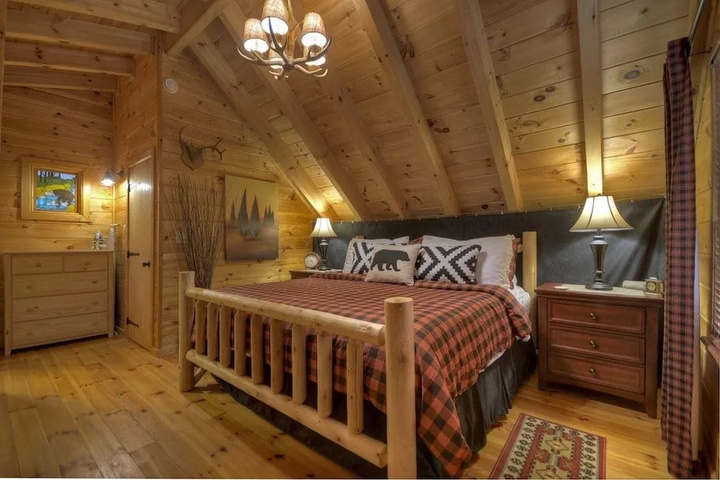 Room 4 of 18