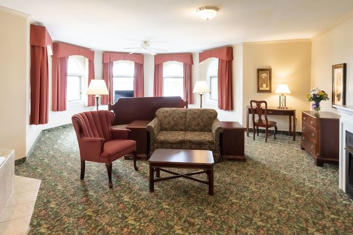 Room 7 of 18