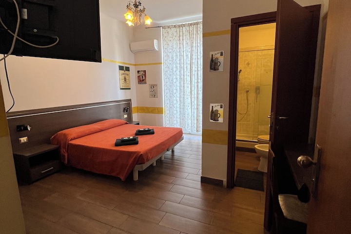 Room 10 of 48