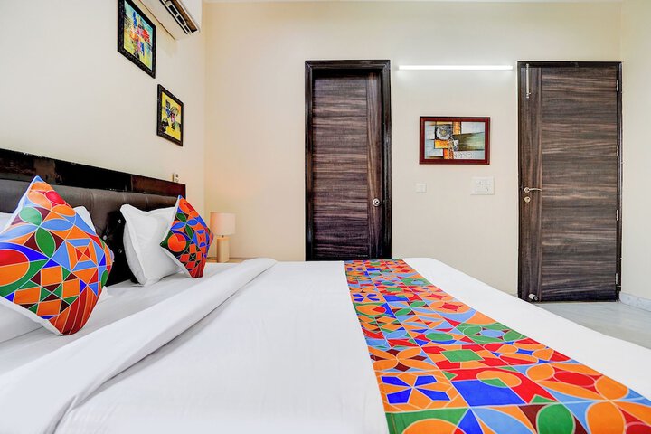 Room 10 of 26