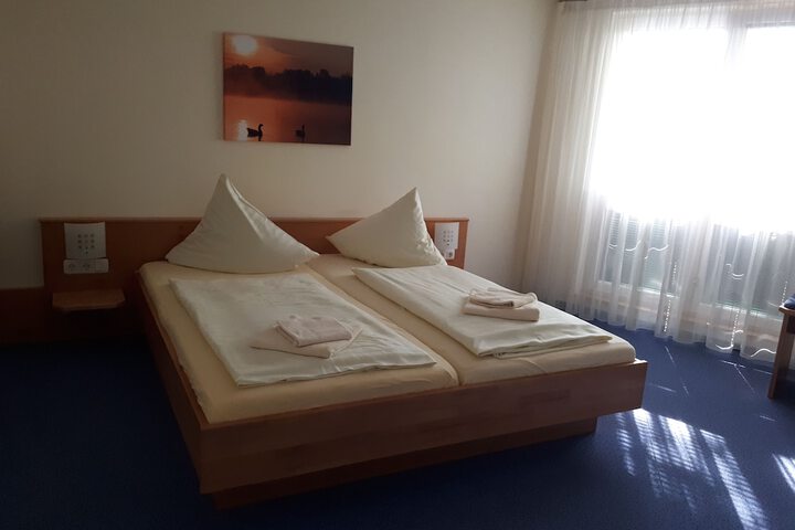 Room 2 of 36