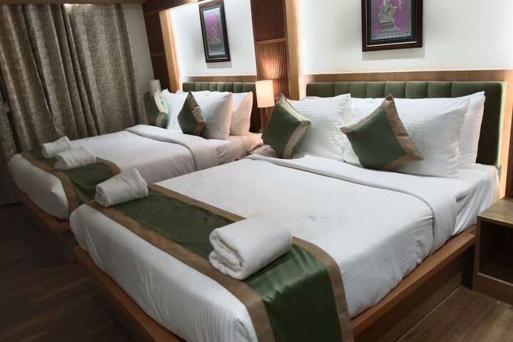 Room 10 of 28
