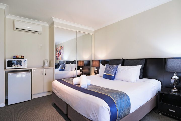 Room 32 of 157