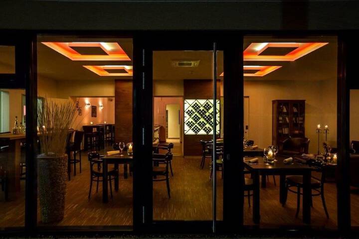 Dining 29 of 56