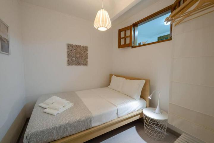 Room 2 of 12
