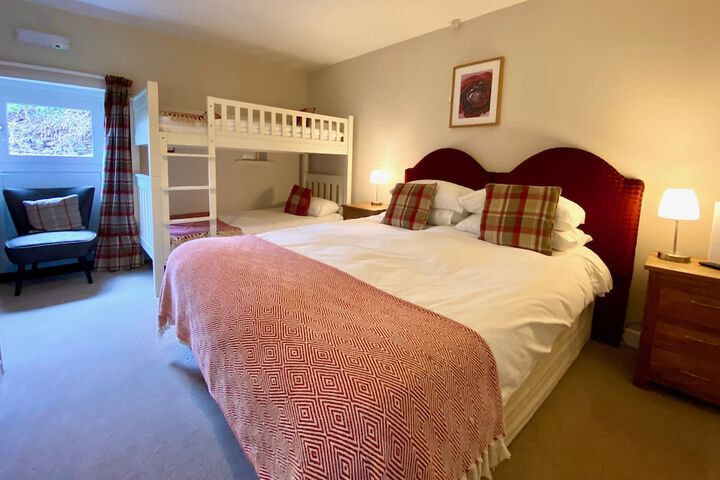 Room 4 of 16