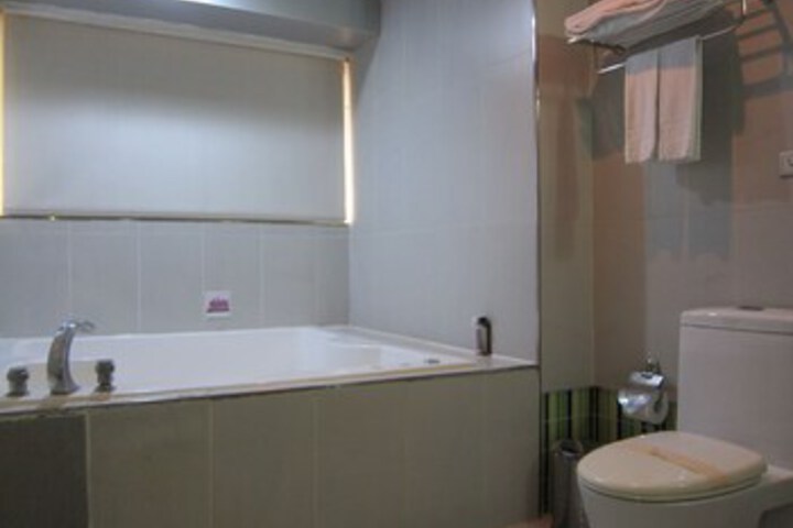 Room 4 of 91