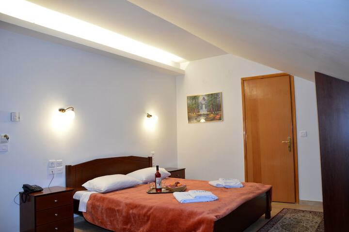 Room 2 of 54