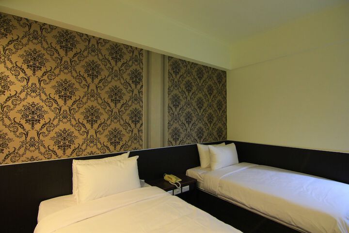 Room 16 of 49