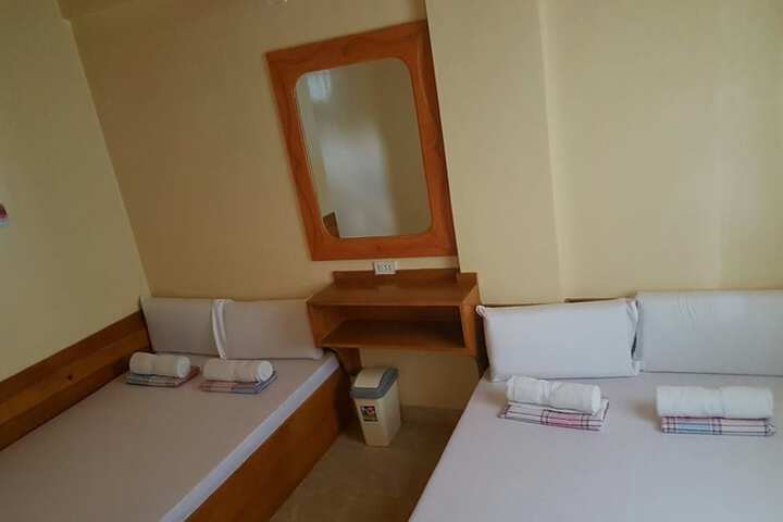 Room 4 of 118