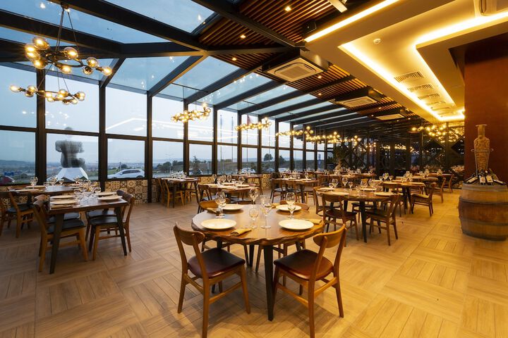 Dining 60 of 102