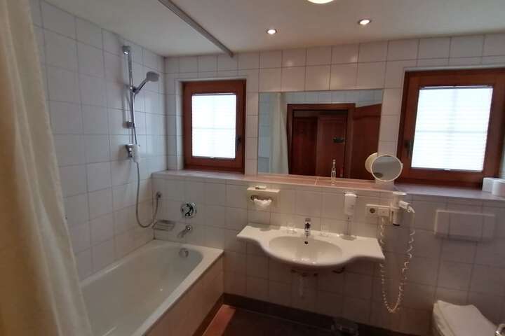 Room 15 of 68
