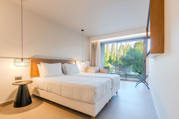 Room 4 of 160