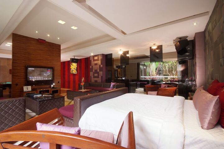 Room 9 of 61