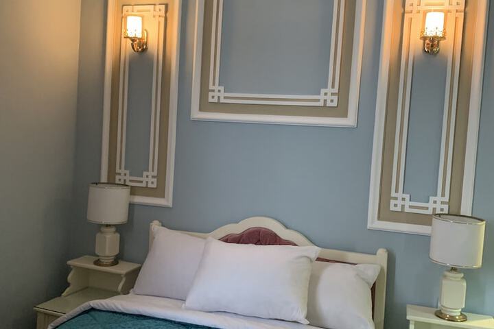 Room 11 of 24