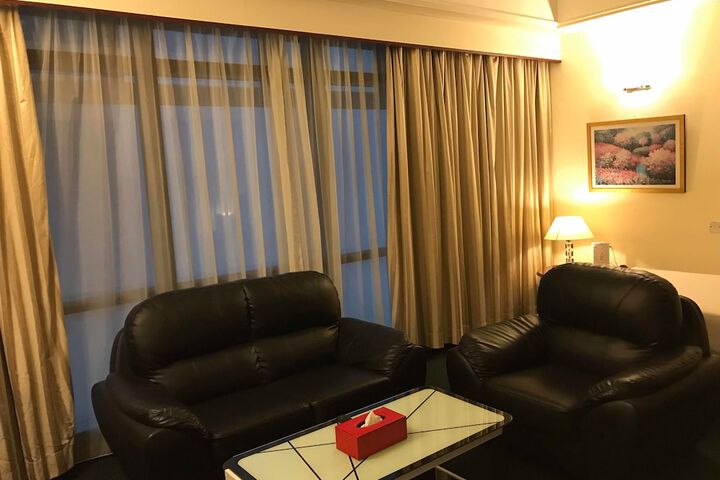 Room 33 of 114