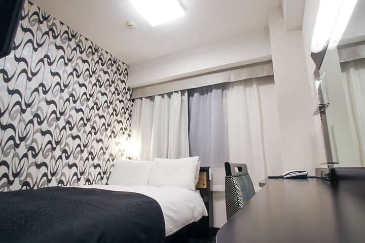 Room 10 of 43