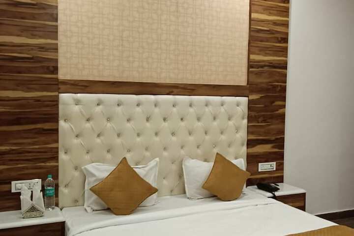 Room 14 of 73