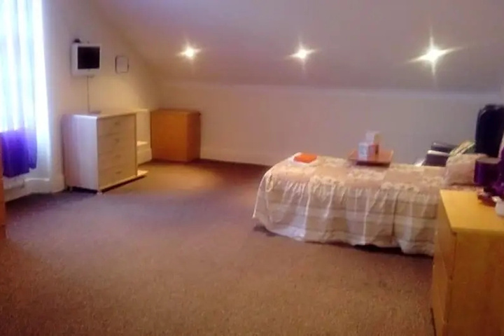 Room 5 of 14