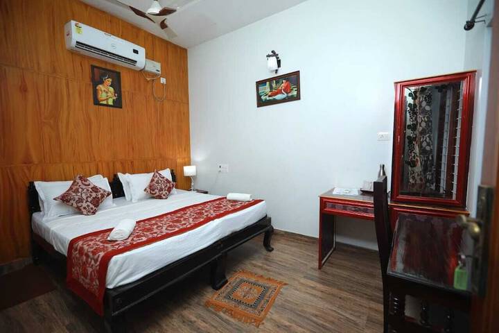 Room 4 of 73