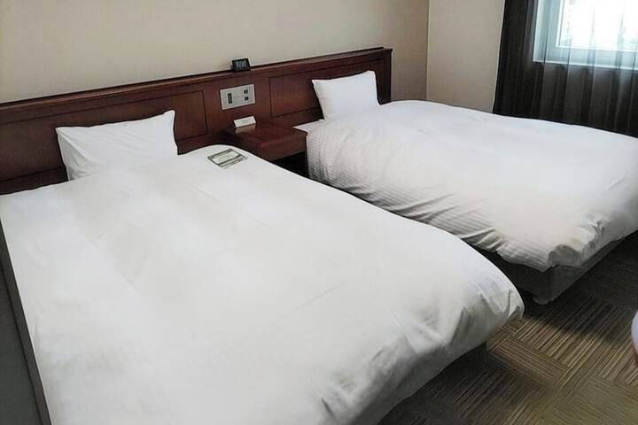 Room 7 of 33