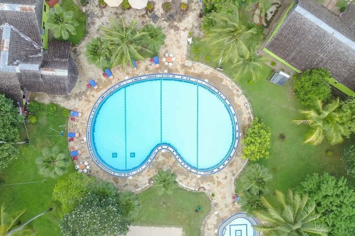 Hotel with Pool