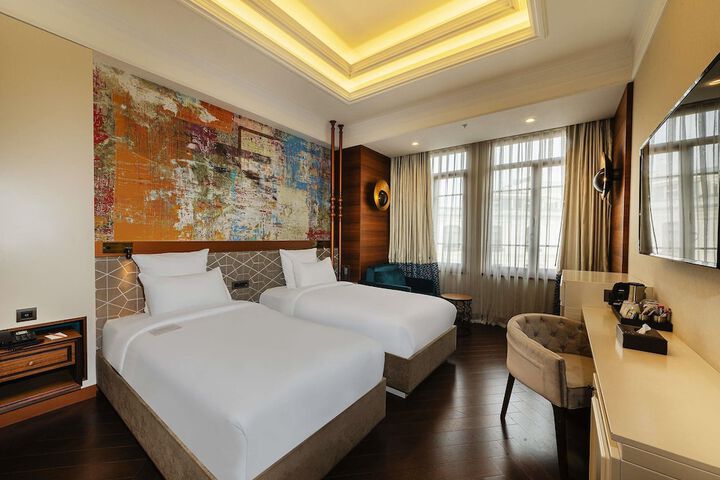 Room 28 of 105