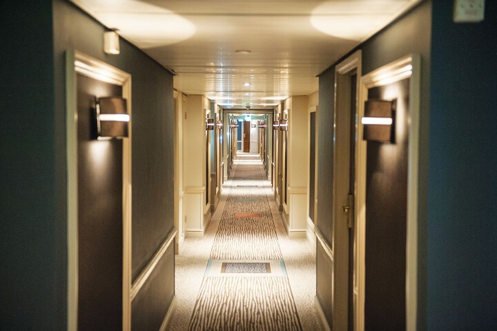 Ballroom/Hall 72 of 80