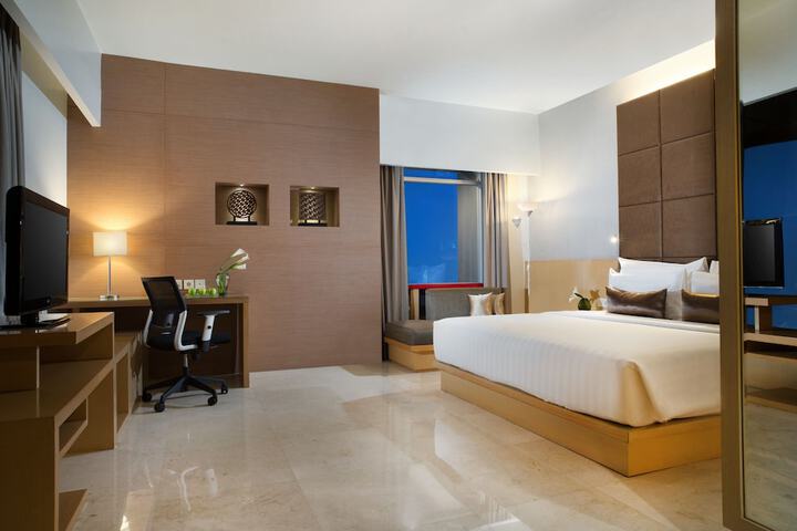 Room 12 of 32
