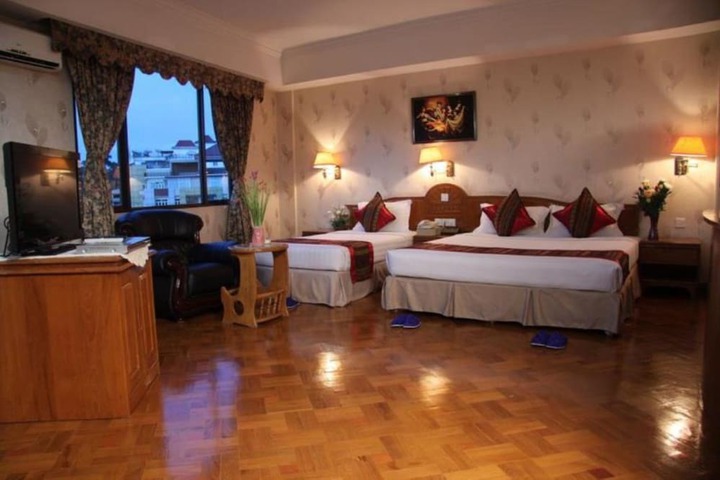 Room 4 of 32