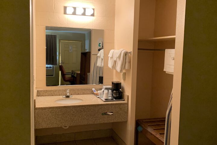 Room 19 of 29