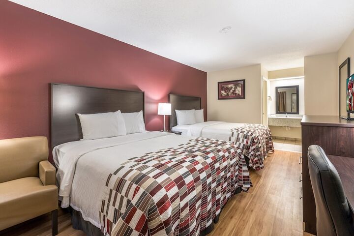 Deluxe Double Bed (5 of 10)