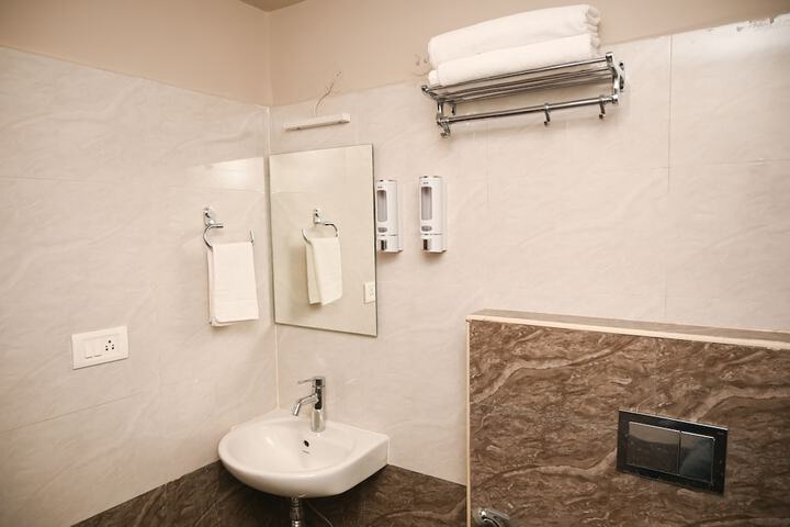 Room 12 of 19