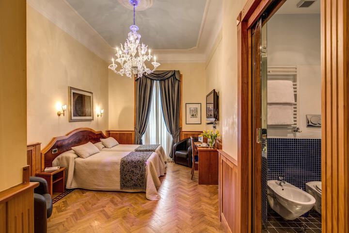 Room 8 of 28