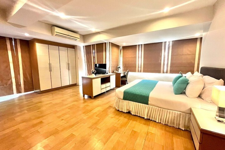 Room 8 of 23