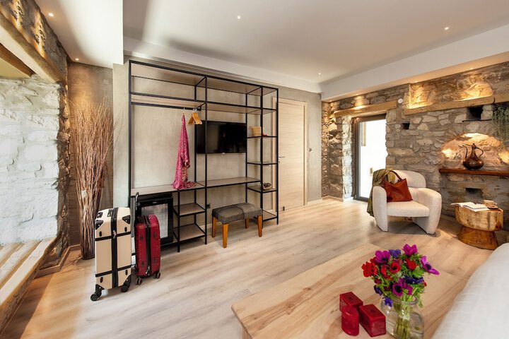 Room 4 of 20